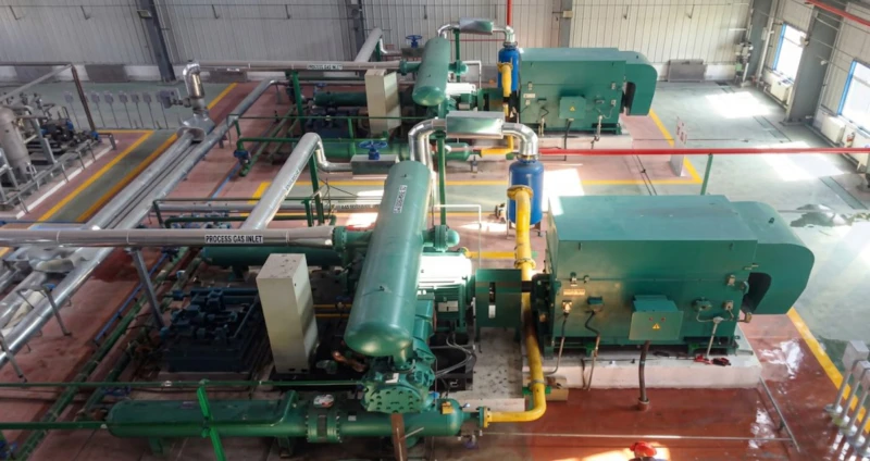 Large-capacity reaction gas or refrigerant compressor at petrochemical plant — 4MW-series four-column reciprocating compressor for industrial refrigeration or reaction gas recycle at 1,000 to 2,300 kW, 6-10KV